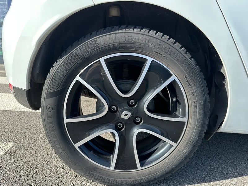 Photo de la voiture RENAULT CLIO IV TCe 90 Energy eco2 Intens