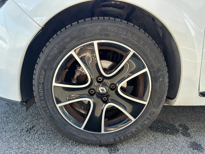 Photo de la voiture RENAULT CLIO IV TCe 90 Energy eco2 Intens