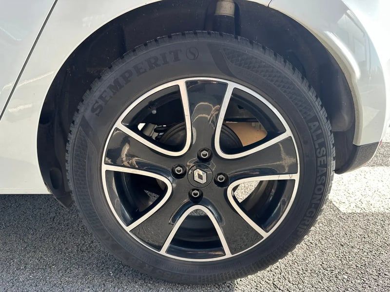 Photo de la voiture RENAULT CLIO IV TCe 90 Energy eco2 Intens