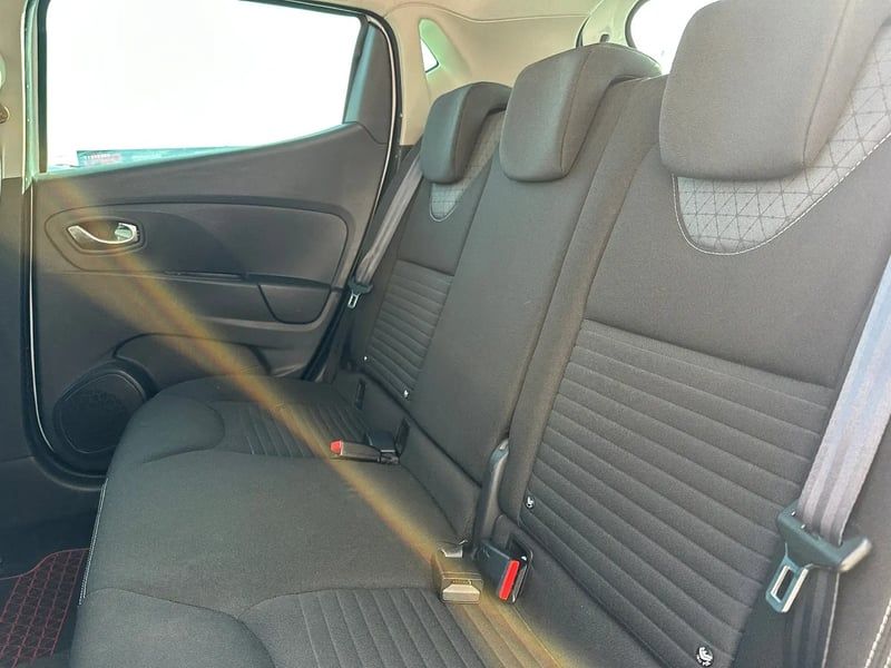 Photo de la voiture RENAULT CLIO IV TCe 90 Energy eco2 Intens