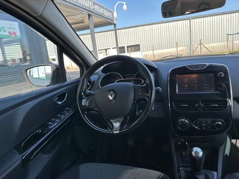 Photo de la voiture RENAULT CLIO IV TCe 90 Energy eco2 Intens