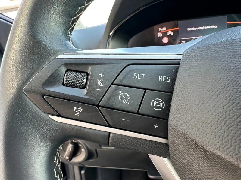 Photo de la voiture SEAT IBIZA 1.0 TSI 110 ch S/S BVM6 Copa