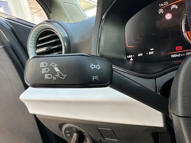 Photo de la voiture SEAT IBIZA 1.0 TSI 110 ch S/S BVM6 Copa