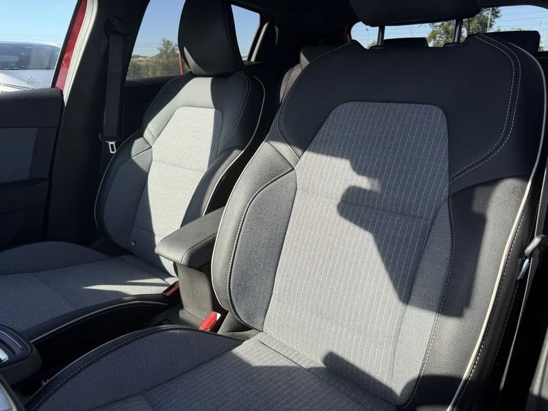 Photo de la voiture RENAULT CLIO V Eco-G 100 ch GSR2 Techno