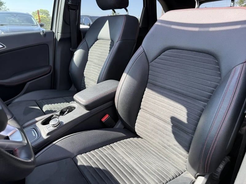 Photo de la voiture MERCEDES-BENZ CLASSE B 180 d 7-G DCT Fascination