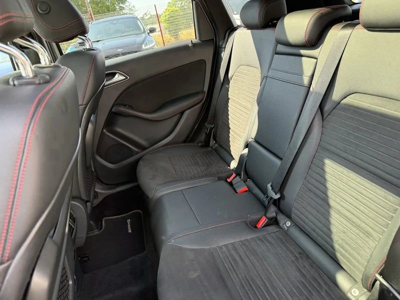 Photo de la voiture MERCEDES-BENZ CLASSE B 180 d 7-G DCT Fascination