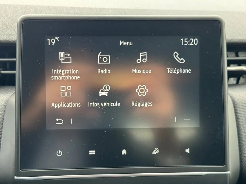 Photo de la voiture RENAULT CLIO V E-Tech full hybrid 145 Equilibre