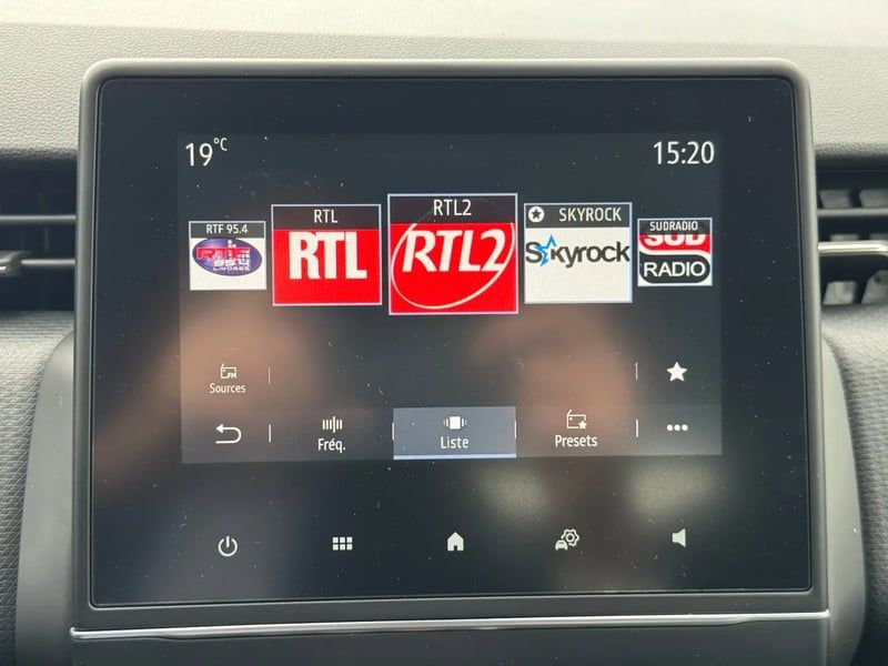 Photo de la voiture RENAULT CLIO V E-Tech full hybrid 145 Equilibre