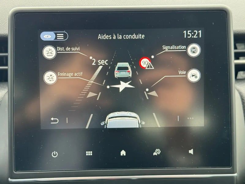 Photo de la voiture RENAULT CLIO V E-Tech full hybrid 145 Equilibre