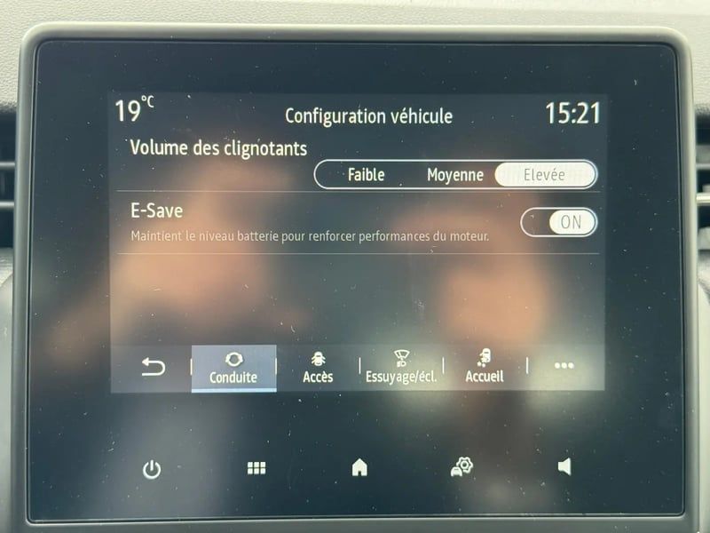 Photo de la voiture RENAULT CLIO V E-Tech full hybrid 145 Equilibre