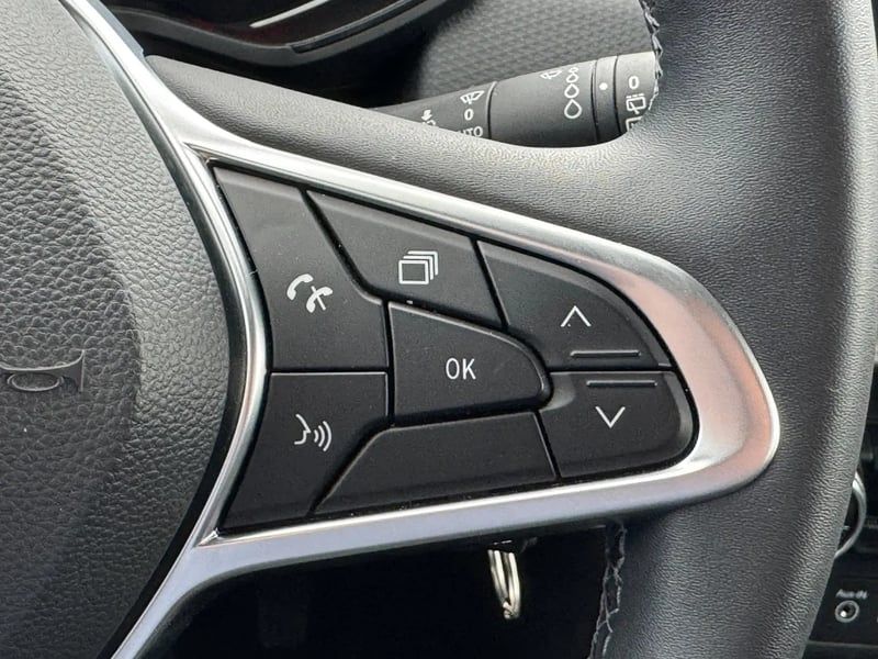 Photo de la voiture RENAULT CLIO V E-Tech full hybrid 145 Equilibre