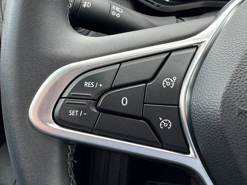 Photo de la voiture RENAULT CLIO V E-Tech full hybrid 145 Equilibre