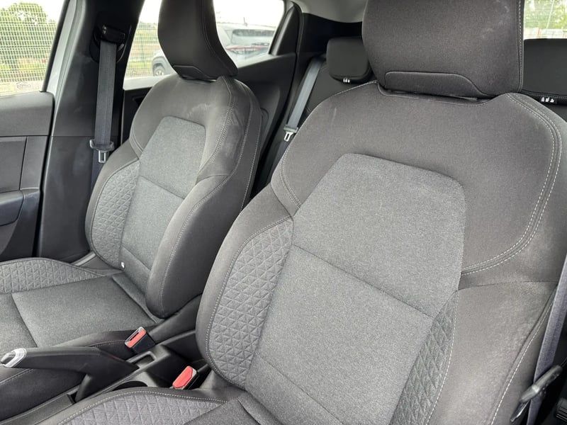 Photo de la voiture RENAULT CLIO V E-Tech full hybrid 145 Equilibre