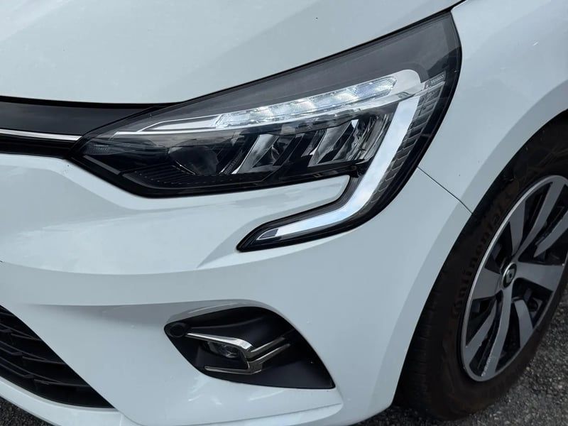 Photo de la voiture RENAULT CLIO V E-Tech full hybrid 145 Equilibre