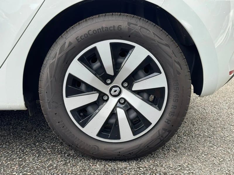 Photo de la voiture RENAULT CLIO V E-Tech full hybrid 145 Equilibre