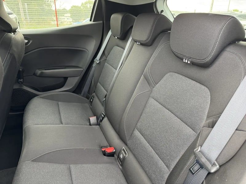 Photo de la voiture RENAULT CLIO V E-Tech full hybrid 145 Equilibre