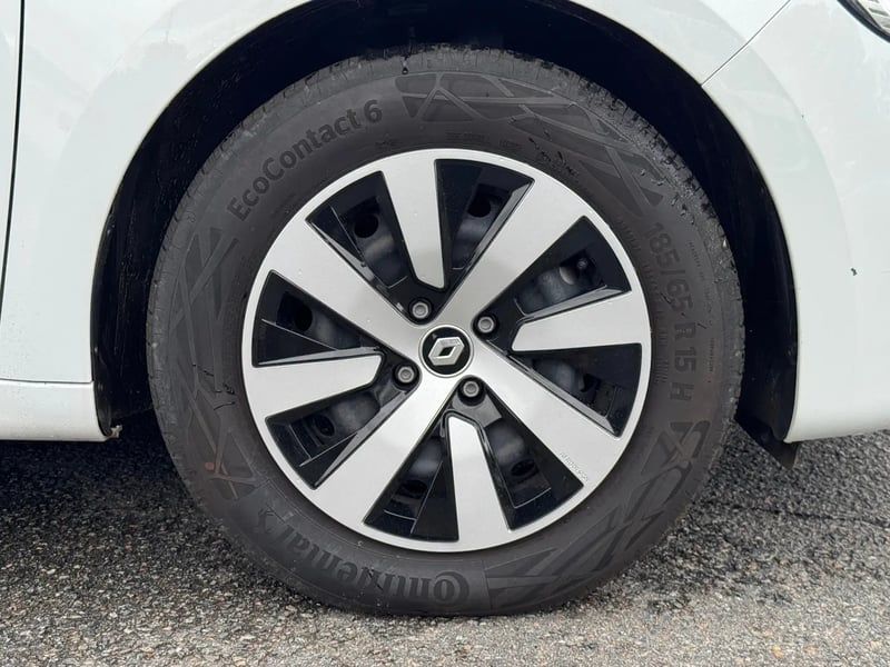 Photo de la voiture RENAULT CLIO V E-Tech full hybrid 145 Equilibre