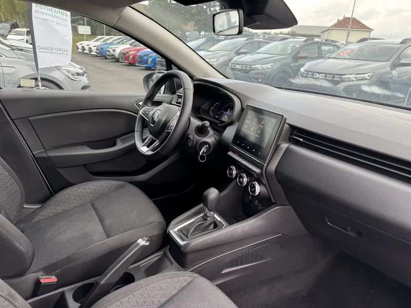 Photo de la voiture RENAULT CLIO V E-Tech full hybrid 145 Equilibre