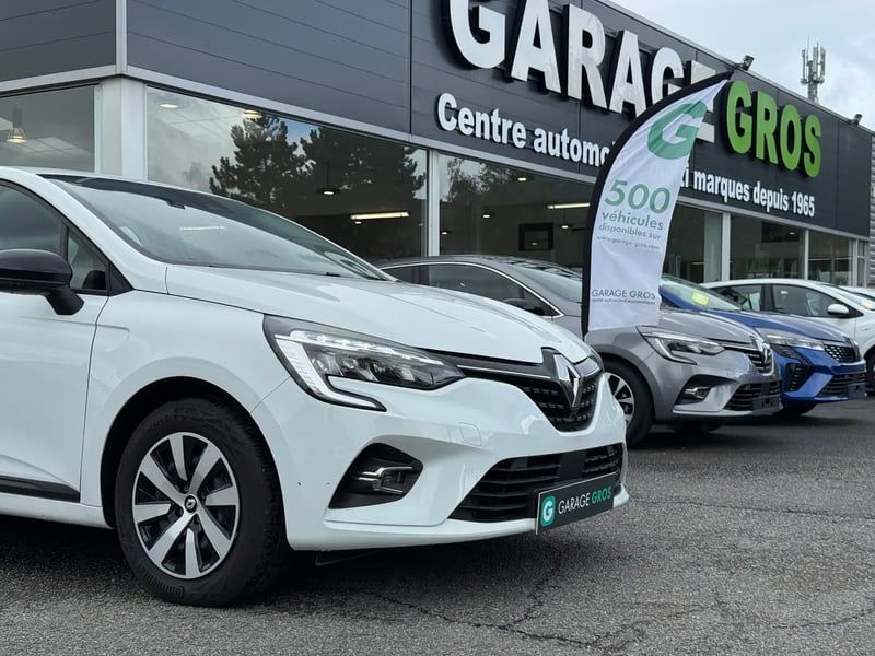 Photo de la voiture RENAULT CLIO V E-Tech full hybrid 145 Equilibre
