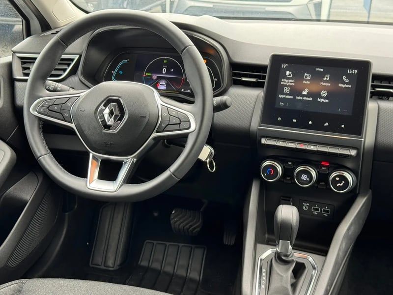 Photo de la voiture RENAULT CLIO V E-Tech full hybrid 145 Equilibre