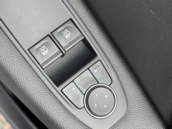 Photo de la voiture RENAULT CLIO V E-Tech full hybrid 145 Equilibre