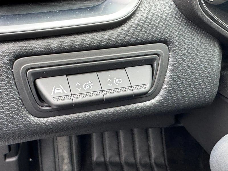 Photo de la voiture RENAULT CLIO V E-Tech full hybrid 145 Equilibre