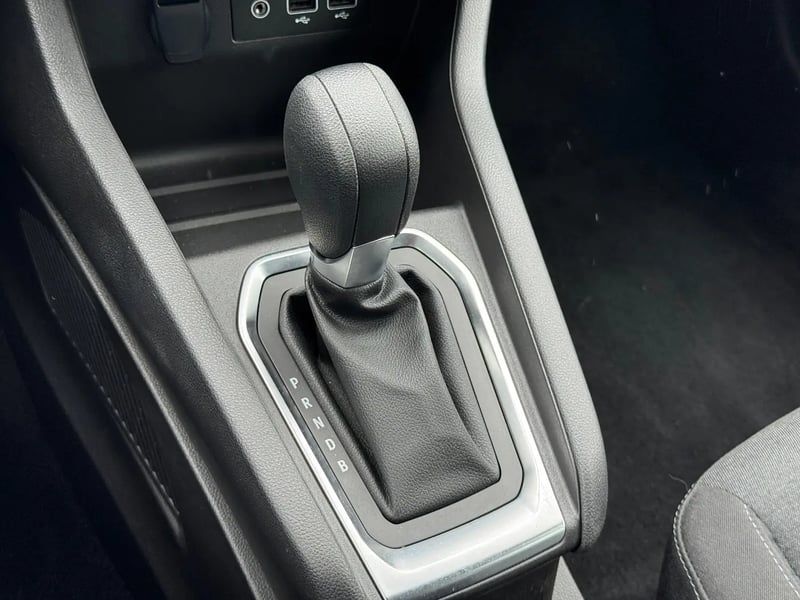 Photo de la voiture RENAULT CLIO V E-Tech full hybrid 145 Equilibre