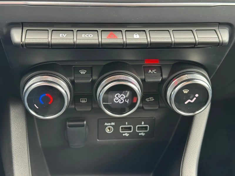 Photo de la voiture RENAULT CLIO V E-Tech full hybrid 145 Equilibre