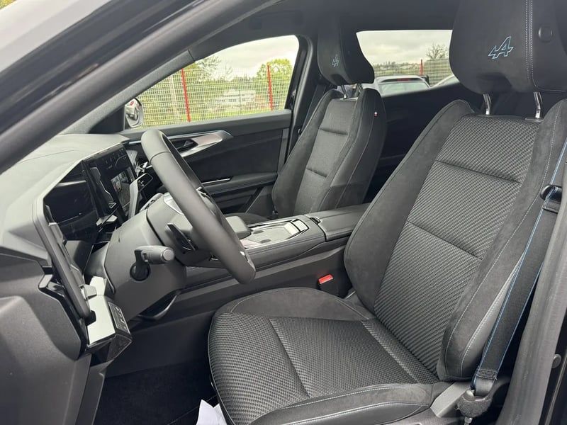 Photo de la voiture RENAULT ESPACE VI E-Tech hybrid 200 esprit Alpine