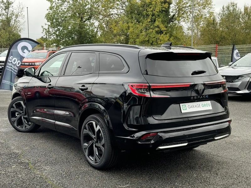 Photo de la voiture RENAULT ESPACE VI E-Tech hybrid 200 esprit Alpine