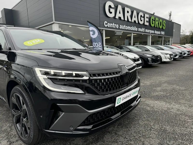 Photo de la voiture RENAULT ESPACE VI E-Tech hybrid 200 esprit Alpine