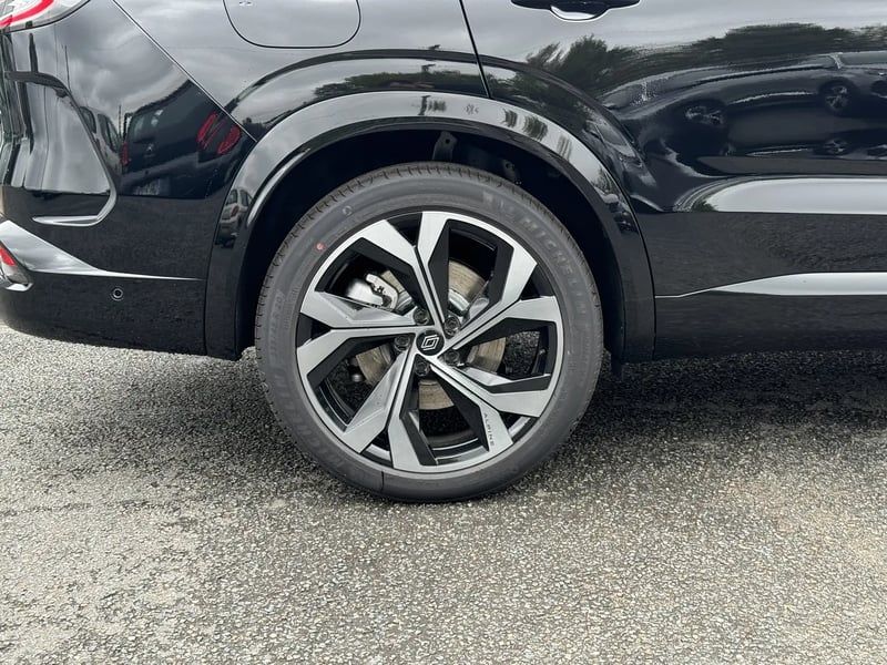 Photo de la voiture RENAULT ESPACE VI E-Tech hybrid 200 esprit Alpine