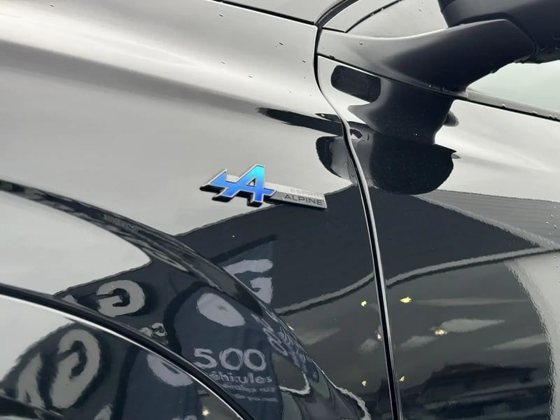 Photo de la voiture RENAULT ESPACE VI E-Tech hybrid 200 esprit Alpine