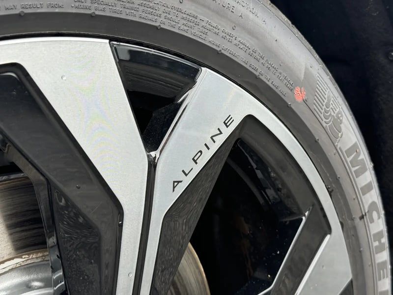 Photo de la voiture RENAULT ESPACE VI E-Tech hybrid 200 esprit Alpine