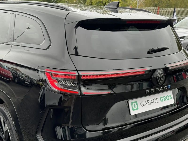 Photo de la voiture RENAULT ESPACE VI E-Tech hybrid 200 esprit Alpine