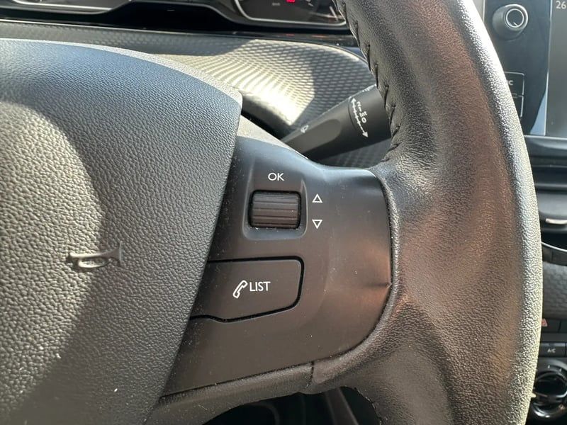 Photo de la voiture PEUGEOT 2008 1.2 PureTech 82ch BVM5 Style