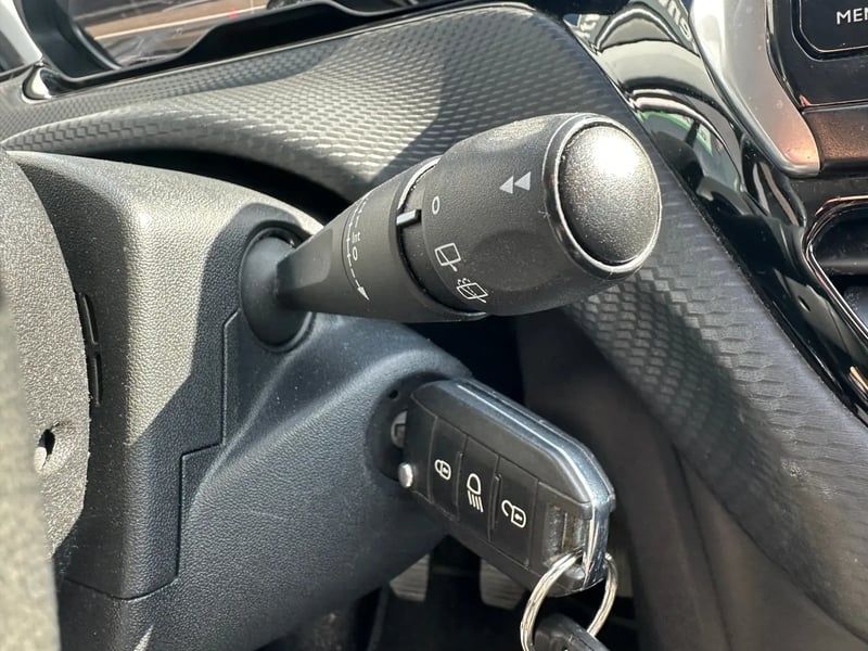 Photo de la voiture PEUGEOT 2008 1.2 PureTech 82ch BVM5 Style