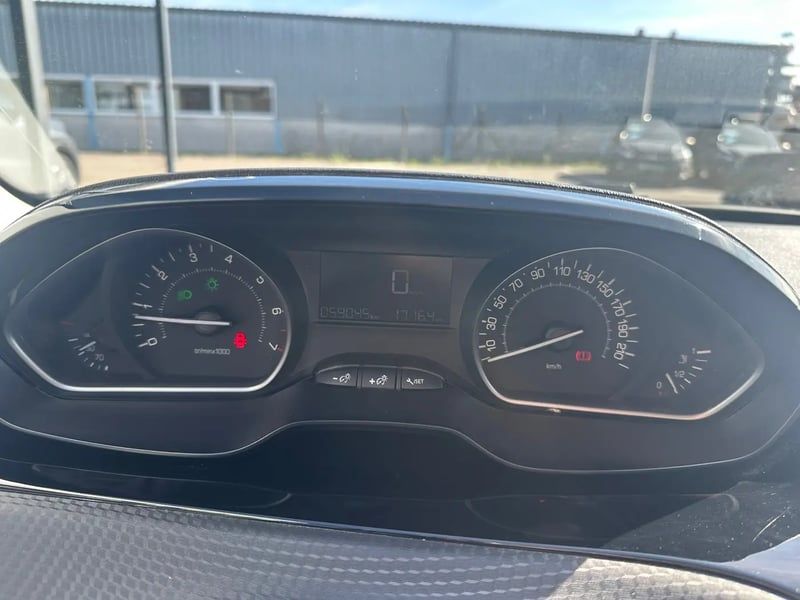 Photo de la voiture PEUGEOT 2008 1.2 PureTech 82ch BVM5 Style
