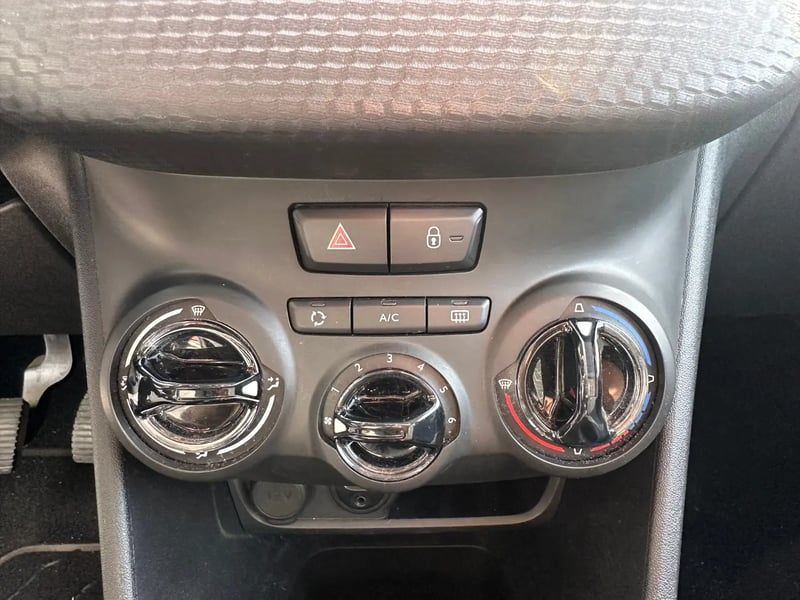 Photo de la voiture PEUGEOT 2008 1.2 PureTech 82ch BVM5 Style
