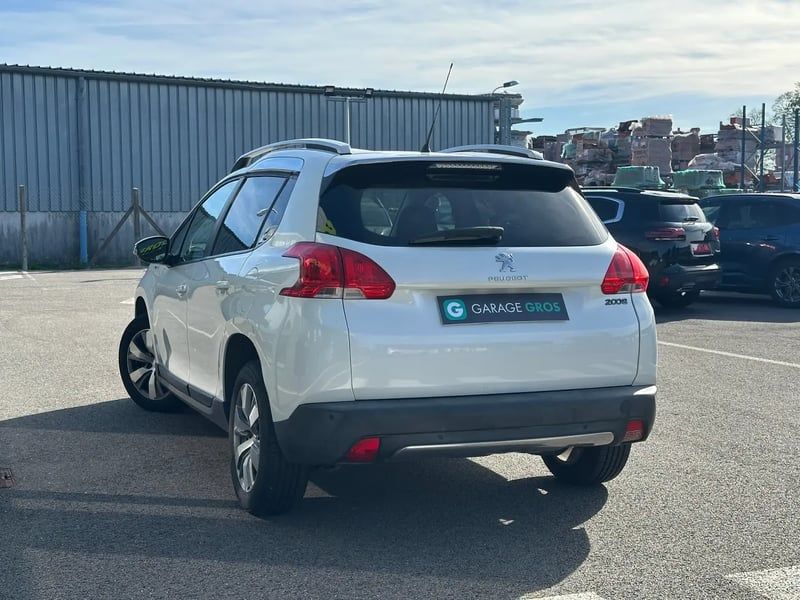Photo de la voiture PEUGEOT 2008 1.2 PureTech 82ch BVM5 Style