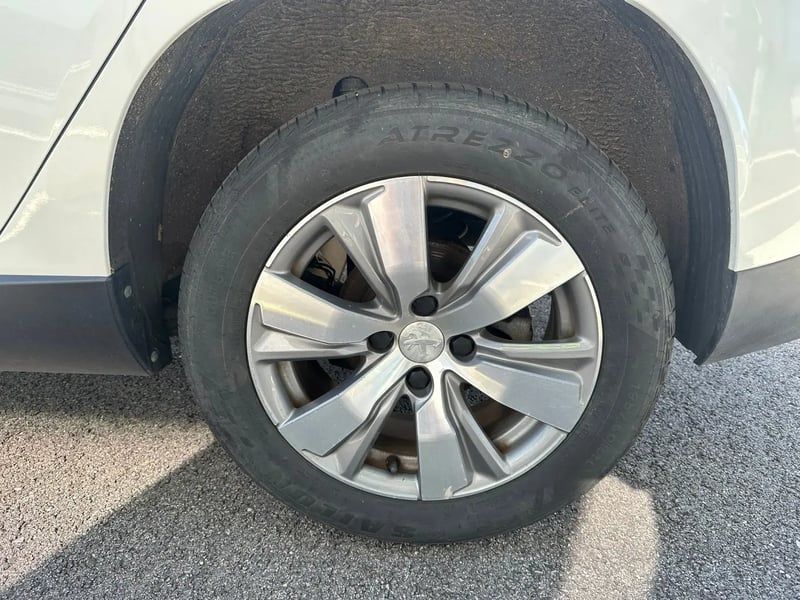 Photo de la voiture PEUGEOT 2008 1.2 PureTech 82ch BVM5 Style