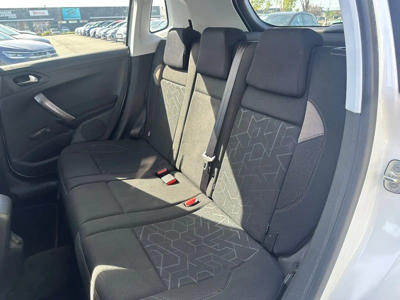 Photo de la voiture PEUGEOT 2008 1.2 PureTech 82ch BVM5 Style