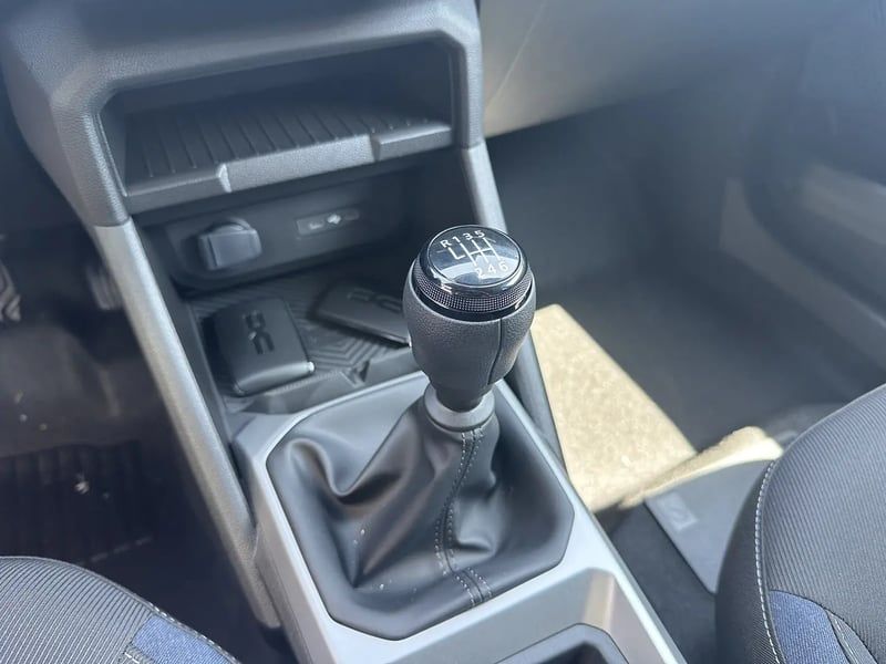 Photo de la voiture DACIA DUSTER Mild Hybrid 130 Journey