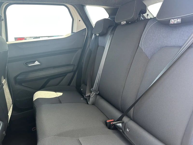 Photo de la voiture DACIA DUSTER Mild Hybrid 130 Journey