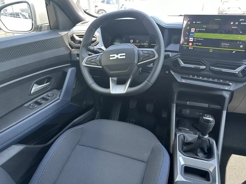Photo de la voiture DACIA DUSTER Mild Hybrid 130 Journey