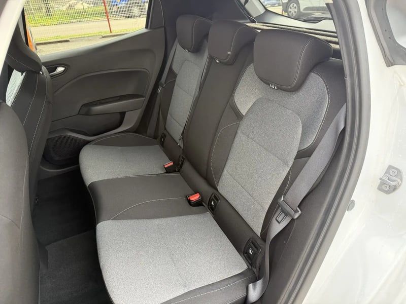 Photo de la voiture RENAULT CLIO V TCe 90 X-Tronic Evolution