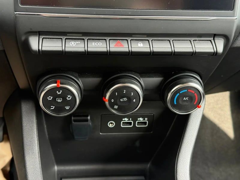 Photo de la voiture RENAULT CLIO V TCe 90 X-Tronic Evolution