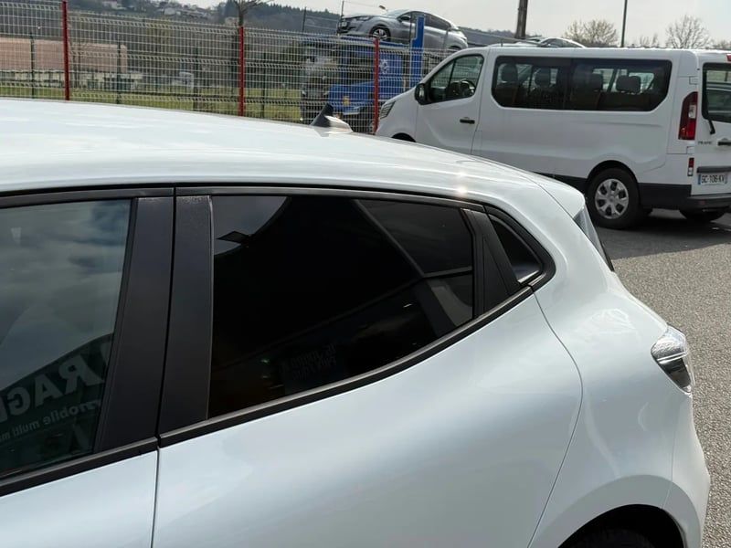 Photo de la voiture RENAULT CLIO V TCe 90 X-Tronic Evolution