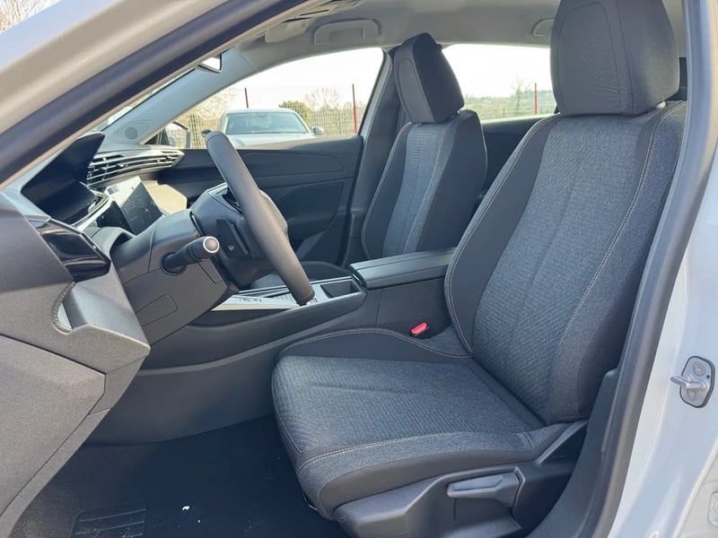 Photo de la voiture PEUGEOT 308 BlueHDi 130ch S&S EAT8 Style