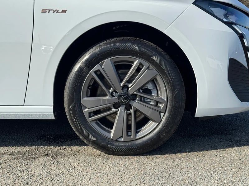 Photo de la voiture PEUGEOT 308 BlueHDi 130ch S&S EAT8 Style